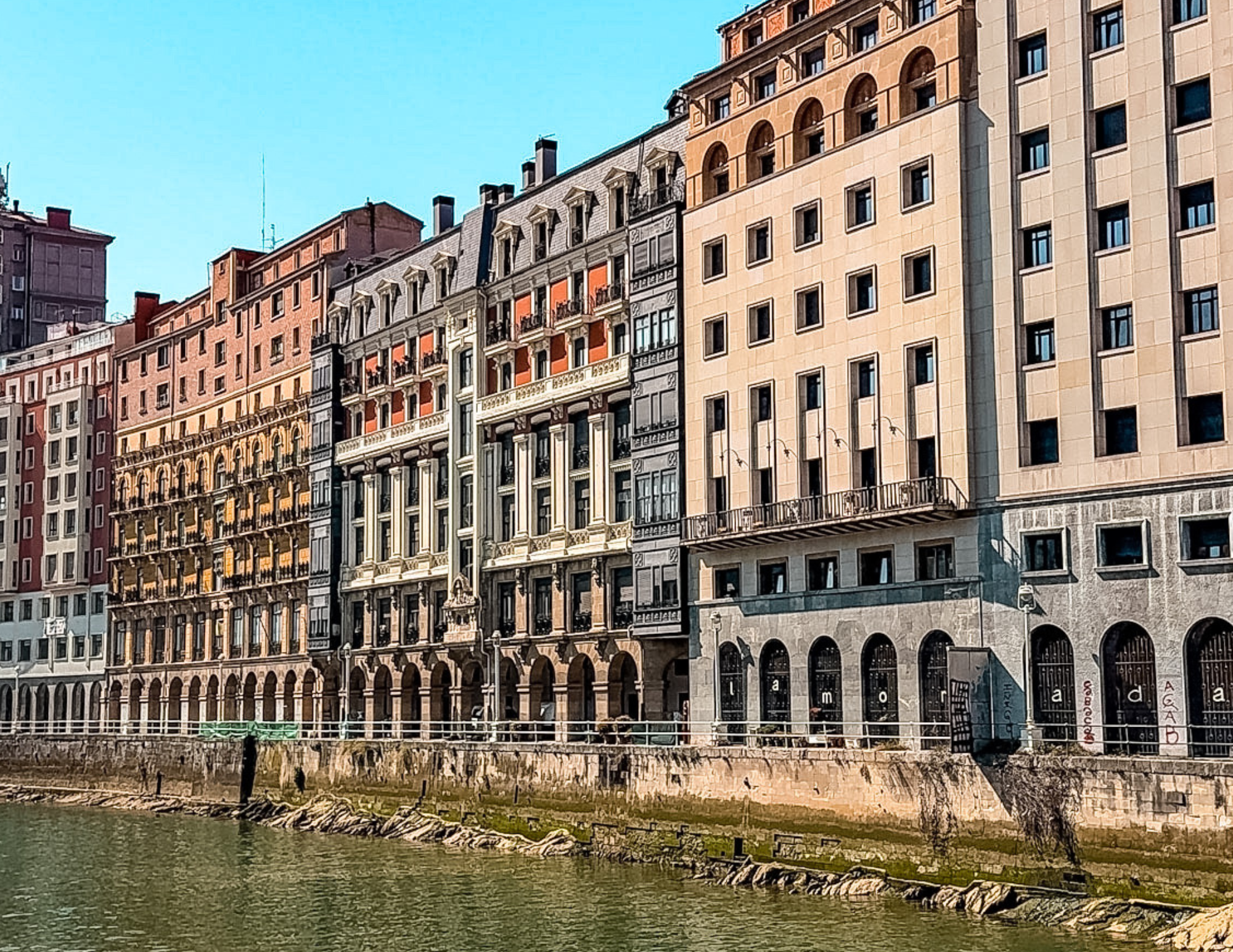 Bilbao Travel Guide (4).png